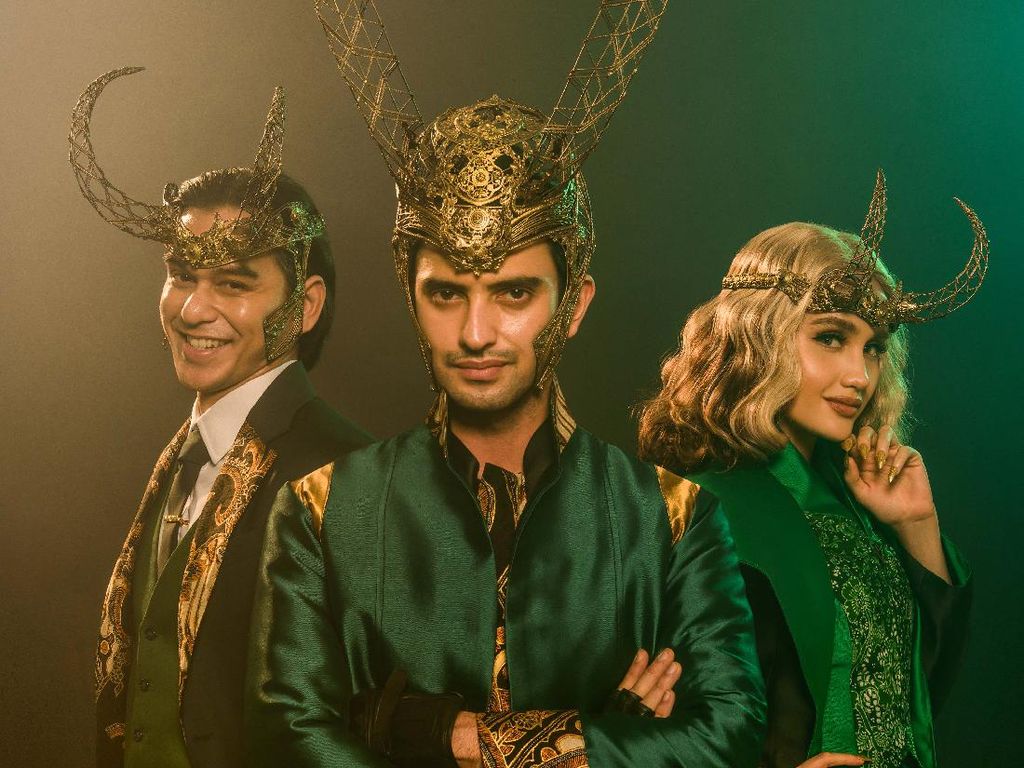 Cinta Laura, Rangga Azof, dan Omar Daniel Berubah Jadi Loki dengan Nuansa Batik!
